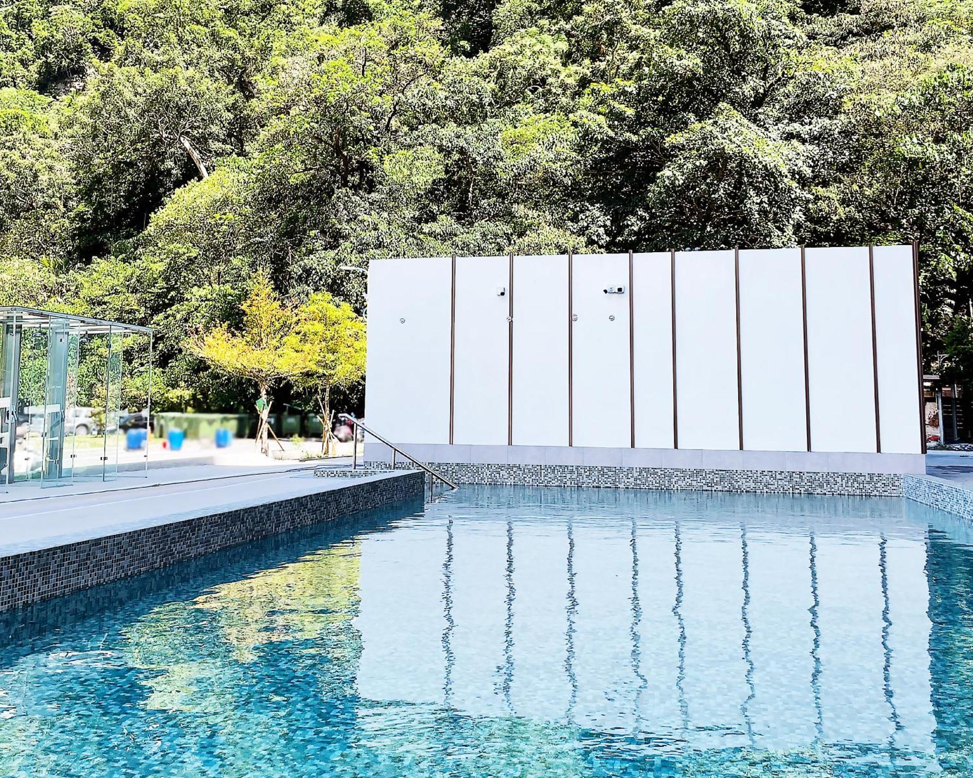 Chihpen Century Hotel Wenquan Bagian luar foto The swimming pool at the National Museum of Singapore